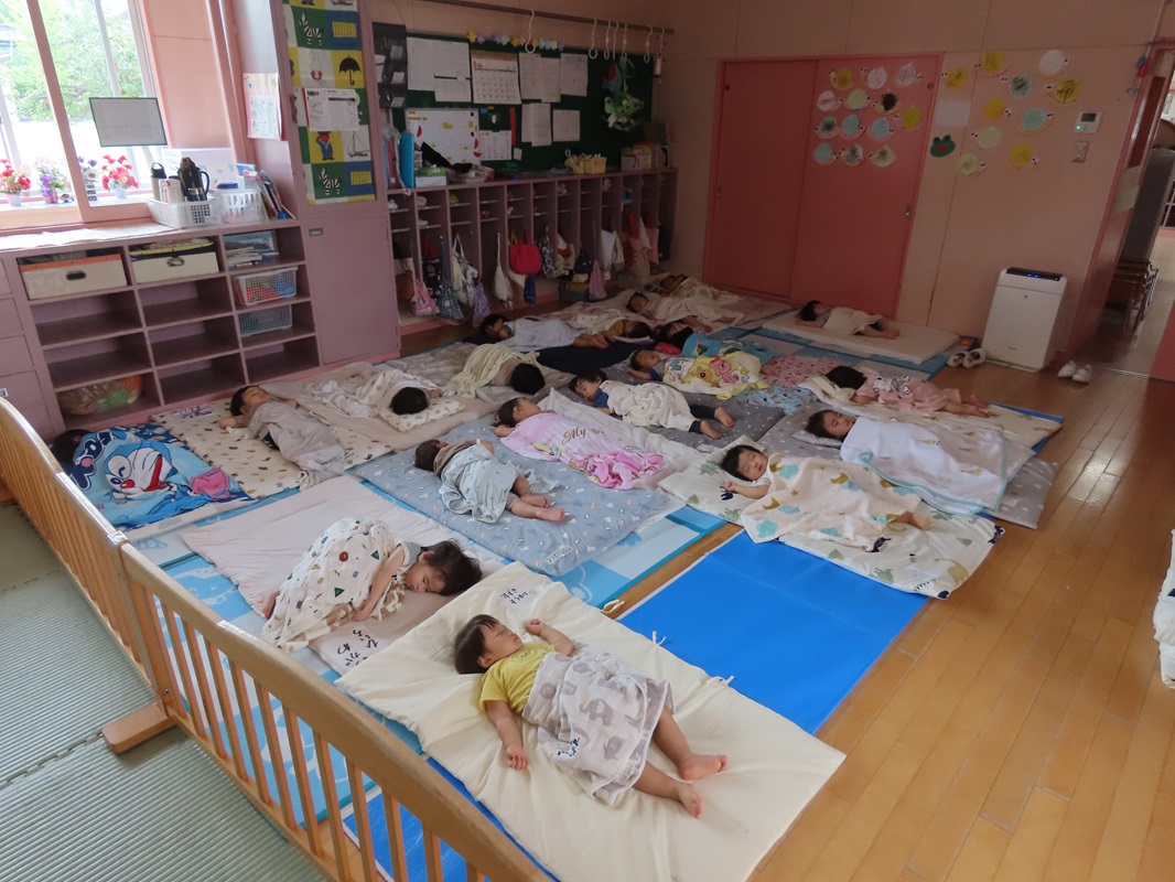 ６月２１日（金）　ばら組のお昼寝