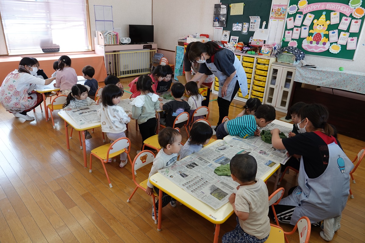 5月2日（木）ぼたんぐみのアオムシ観察