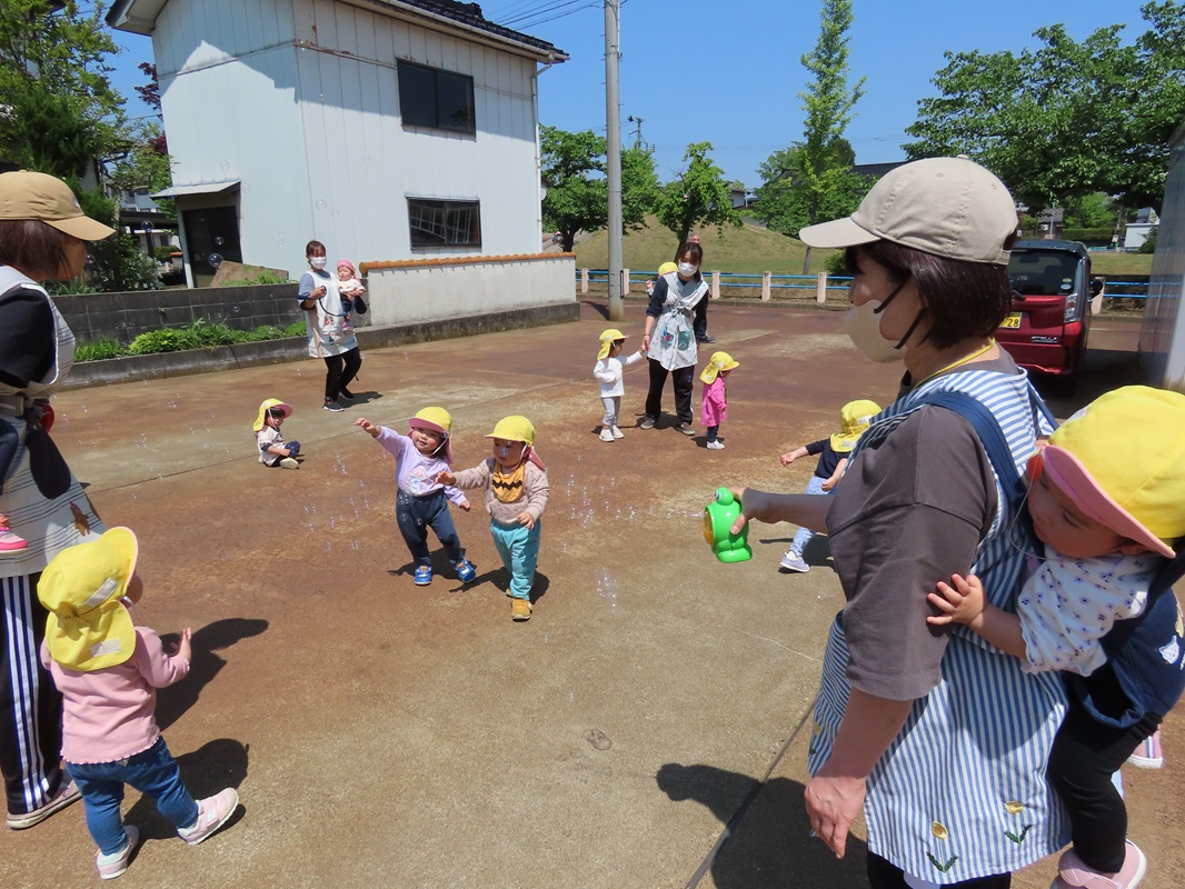♬シャボン玉とんだ♬