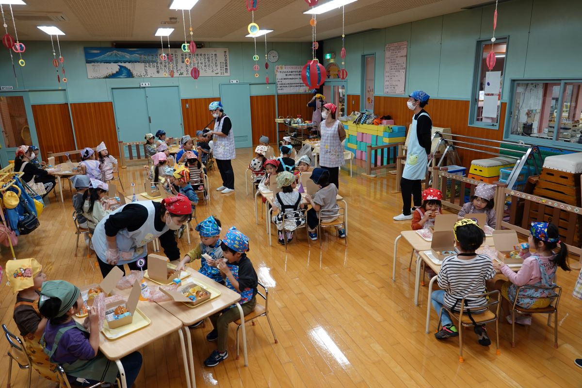 11月7日（火）年長の「秋の夜長お楽しみ会」「レッツ・トライ・クッキングⅥ」