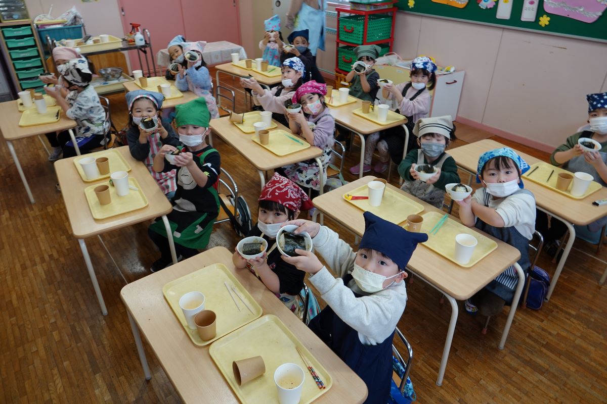 1月23日（火）年中の「シャカシャカおにぎりづくり」