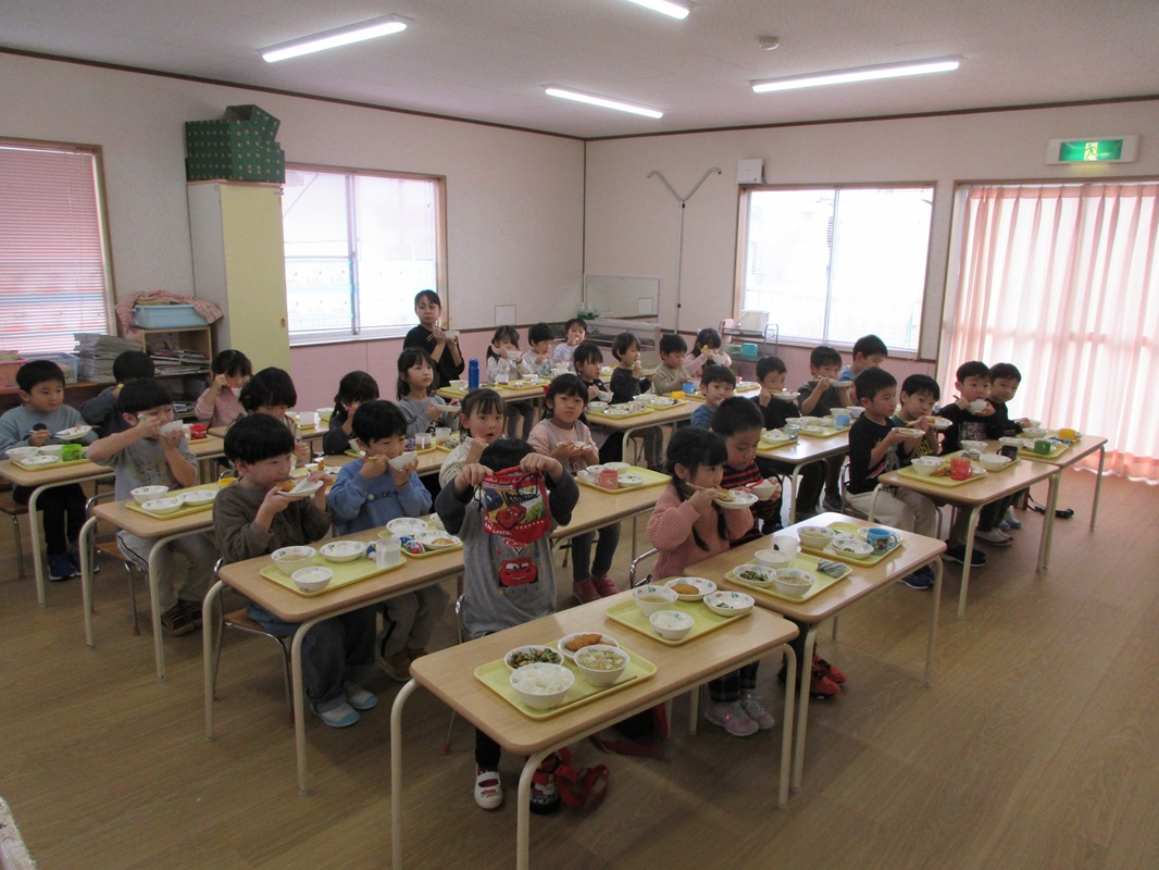 １２月１７日（火） きく組 給食の様子