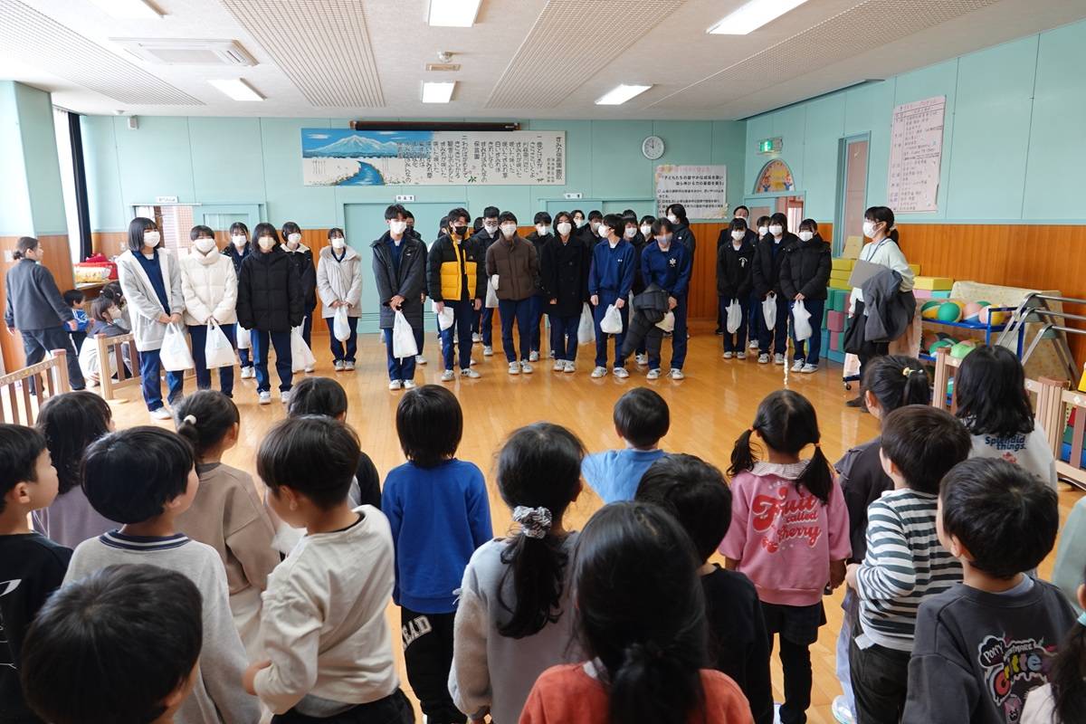 見附中学校３年１組来園