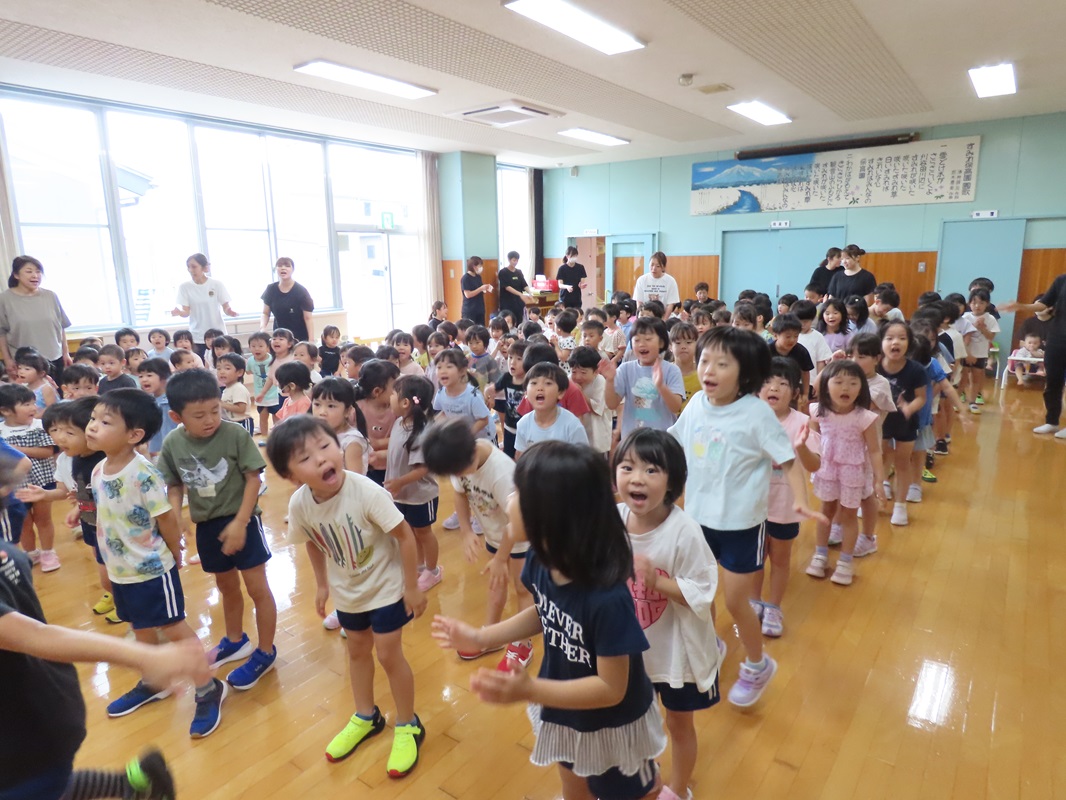 元気よく朝のうたを歌いましょう！