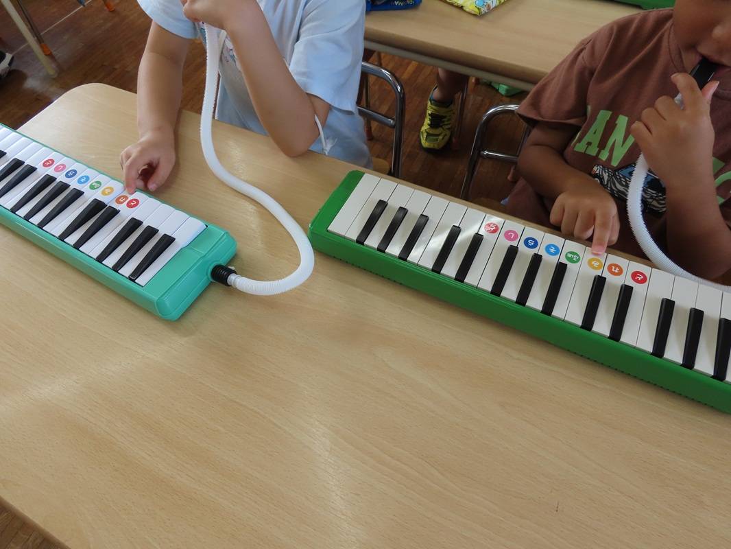 年中組の鍵盤ハーモニカ