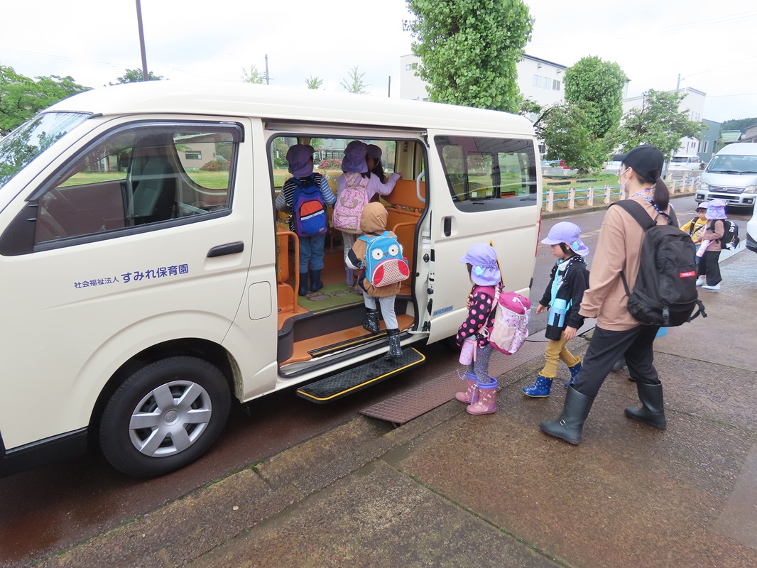 バスに乗って出発進行！