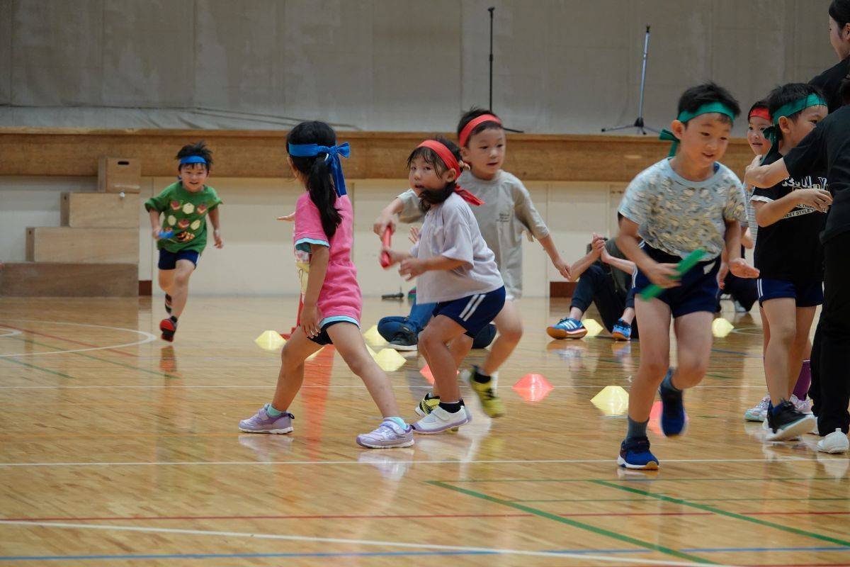 年長「３チーム対抗バトンリレー」