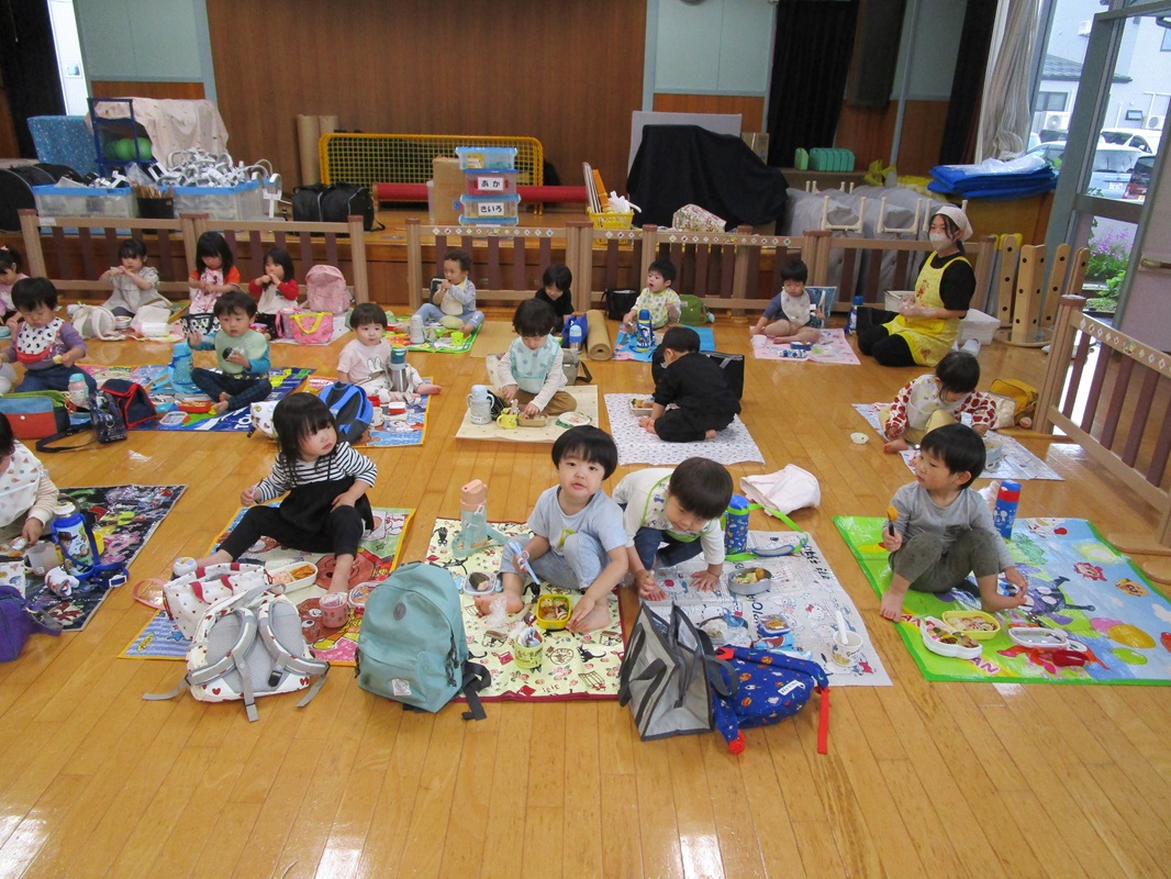 5月20日 （火） 未満児組 遠足ごっこ