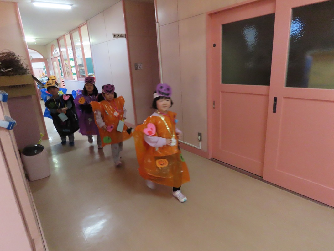 保育園を探検します