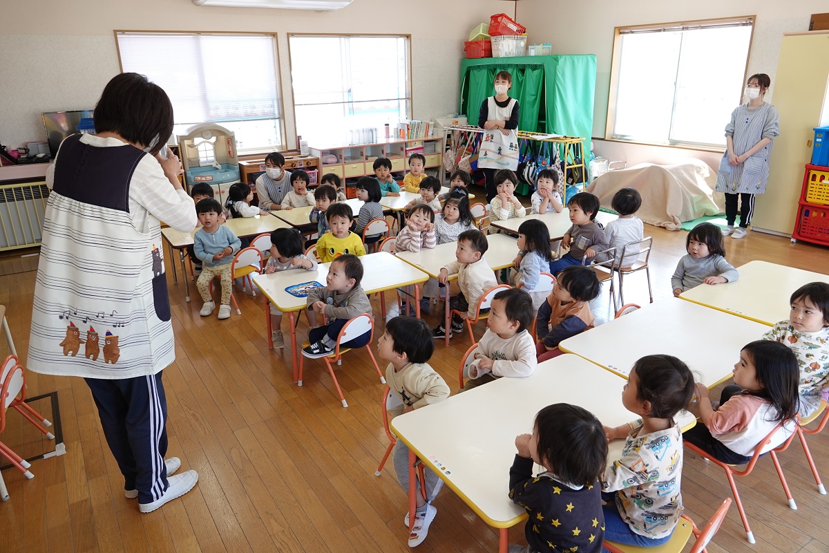 5月12日（金）ぼたんぐみのアオムシの飼育