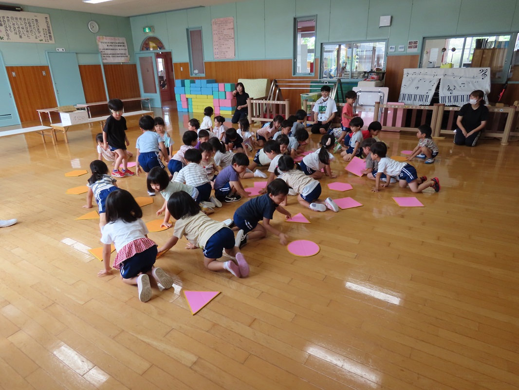 ８月２８日（水） 年少組　オセロゲーム