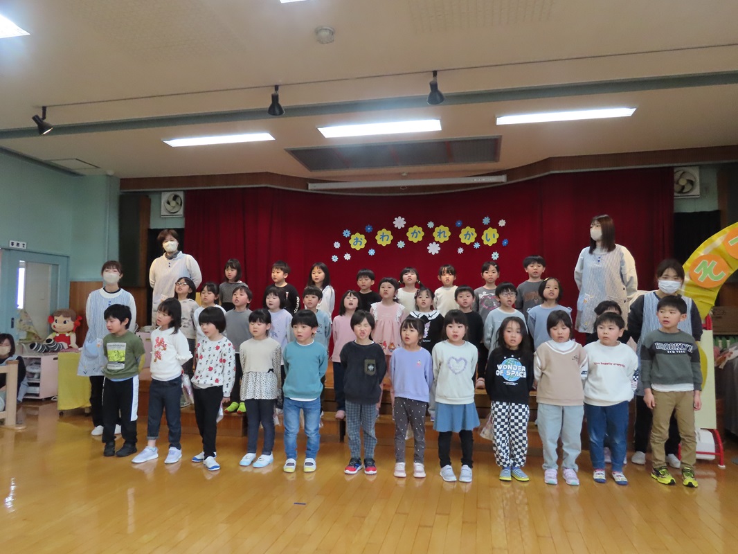 年長児からお礼の歌「365日の紙飛行機」