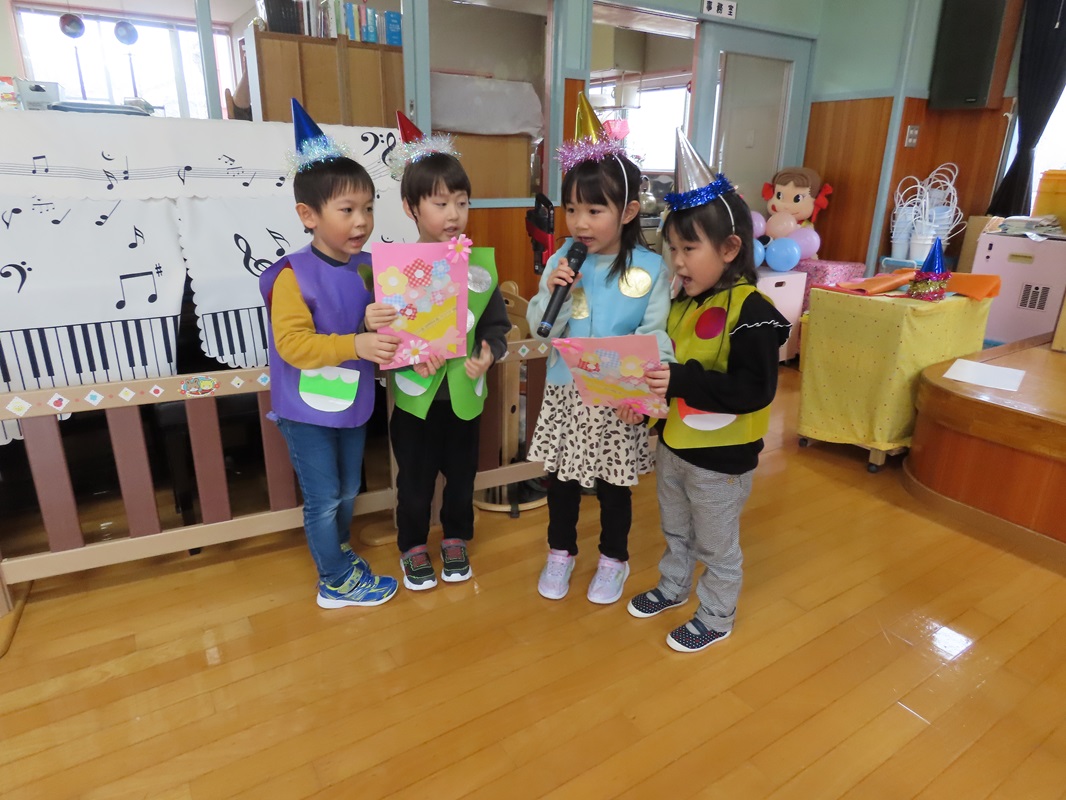 年中児が順番に司会を務めました