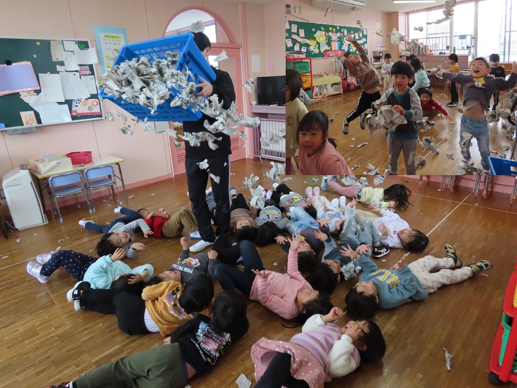 １２月２５日（水） さくら組 新聞紙あそび