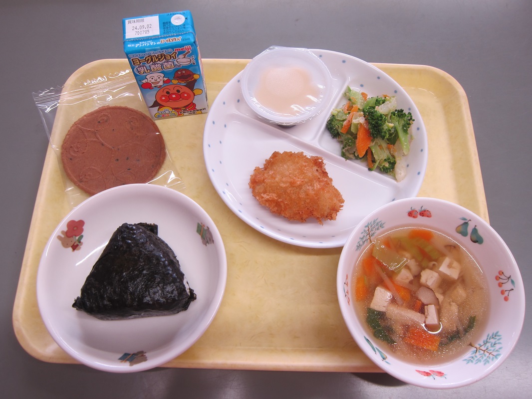 ５月２０日（月）　５月お誕生会　お祝いの給食