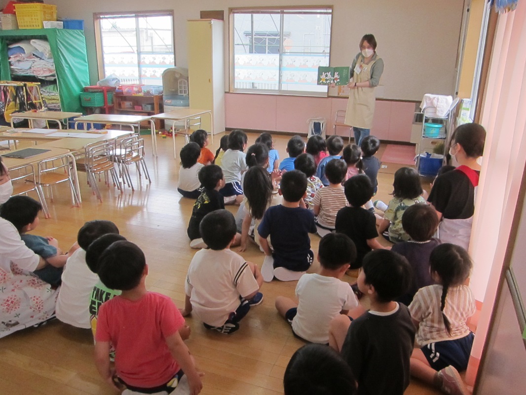 ５月２４日（金）　きく組　みんな集まれ！絵本の日