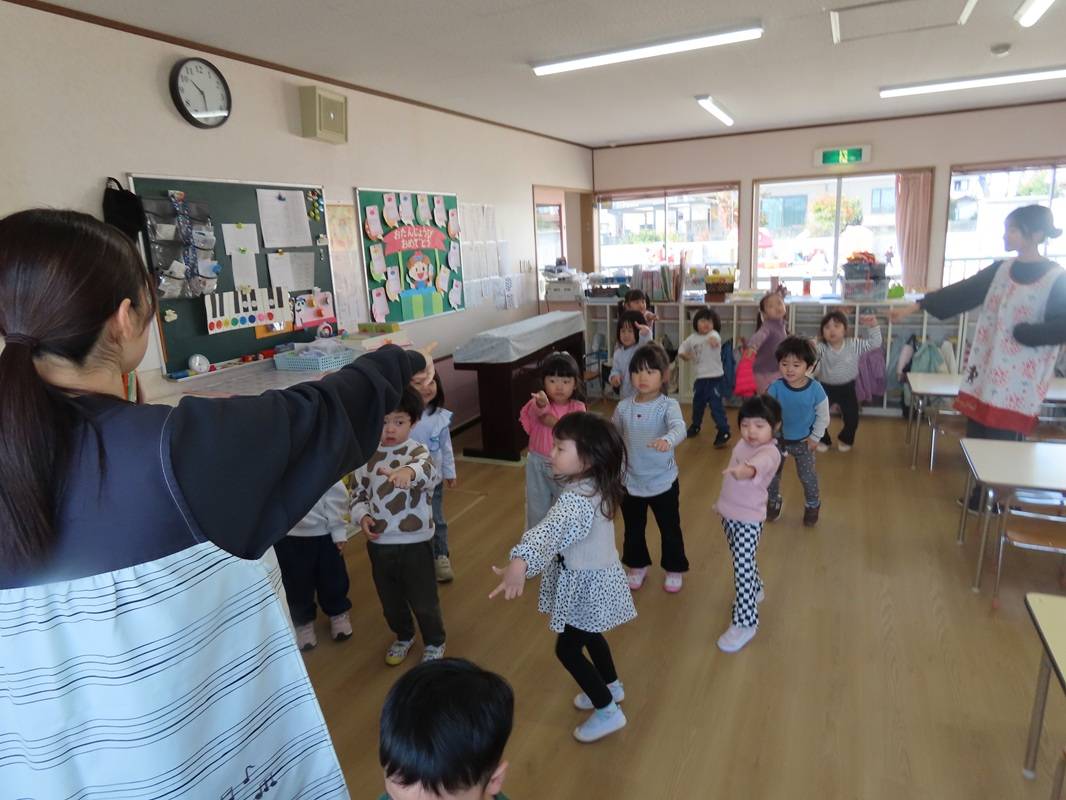 ぼたん組、さくら組のお遊戯会練習