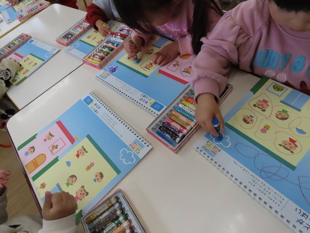 ぼたん組　クレヨンあそび