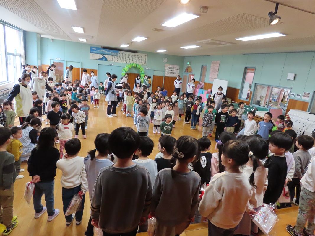 在園児 歌のプレゼント「にじのむこうに」