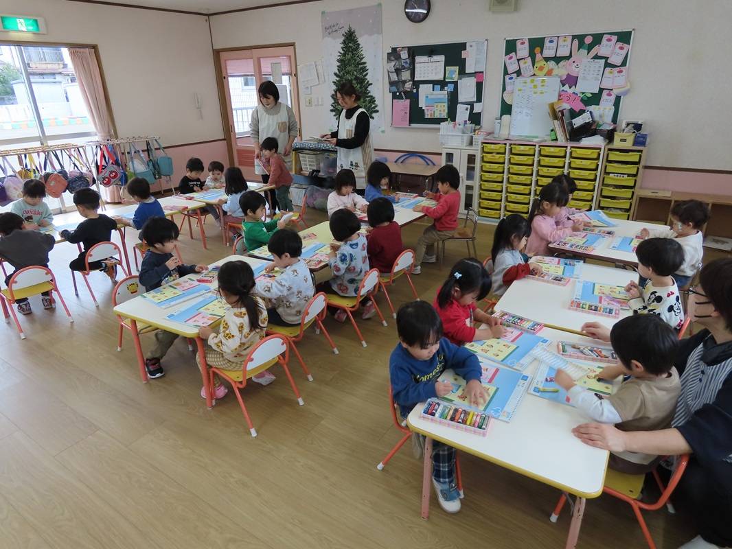 ぼたん組　クレヨンあそび