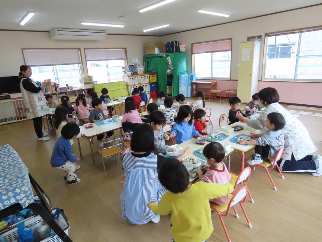 ぼたん組　粘土遊び