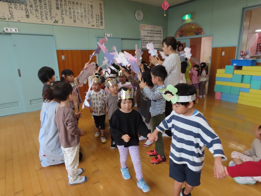 アーチをくぐって入場です