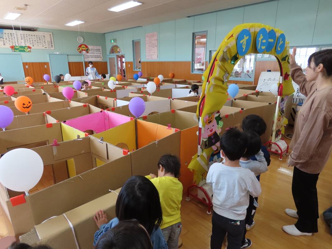 段ボール迷路楽しみました！