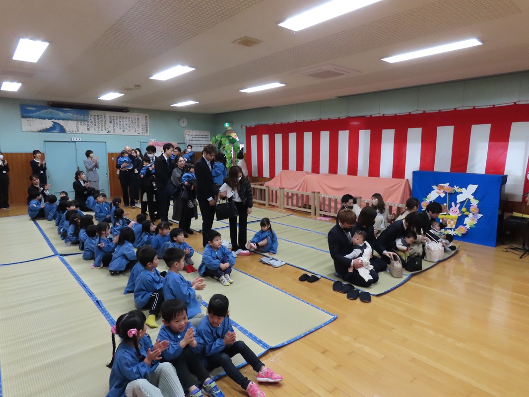 新入園児親子入場