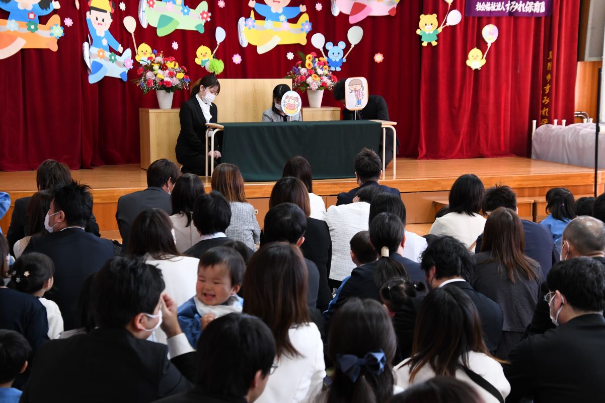 お祝いの出し物「ペープサート 園生活」