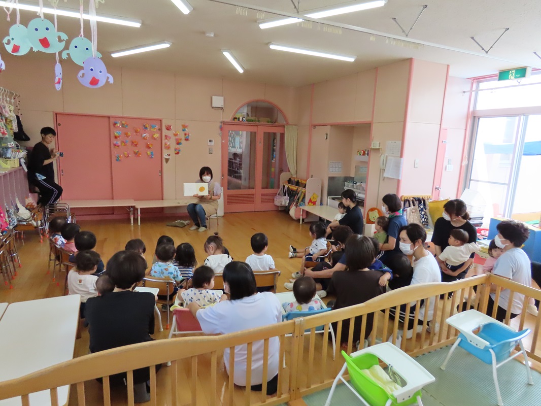 ７月２６日（金） 未満児組 みんなあつまれ！絵本の日