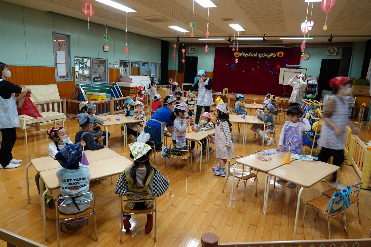 11月7日（火）年長の「秋の夜長お楽しみ会」「レッツ・トライ・クッキングⅥ」