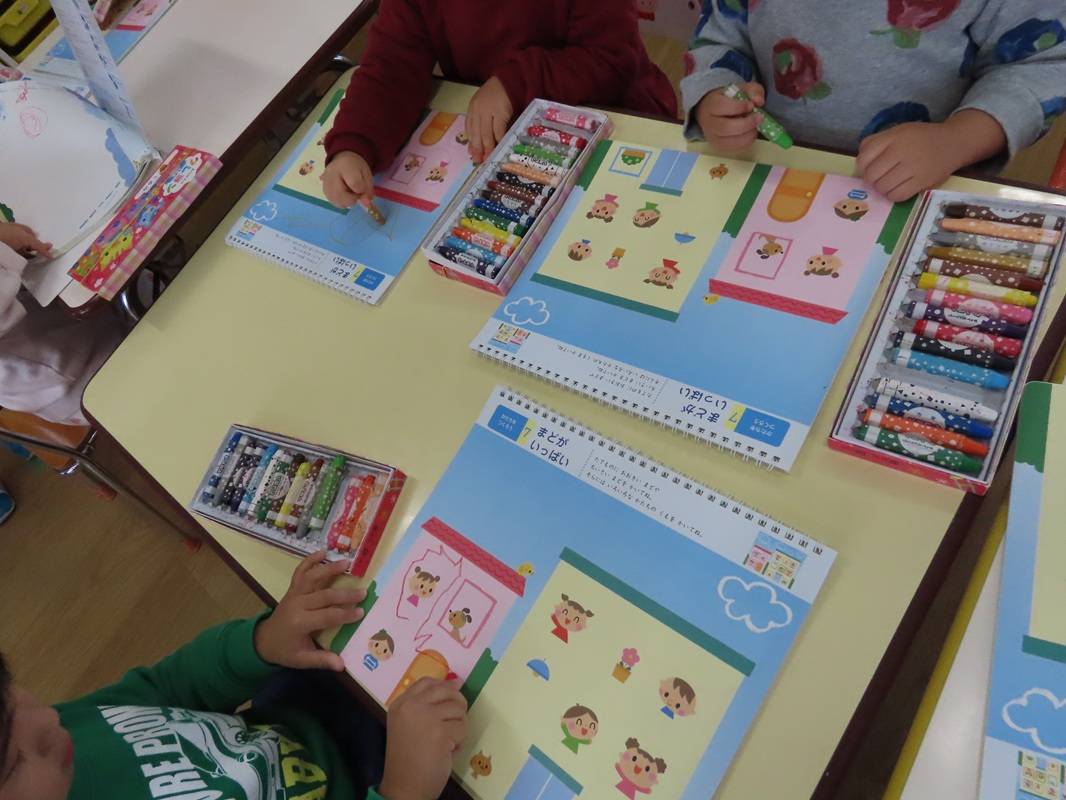 ぼたん組　クレヨンあそび