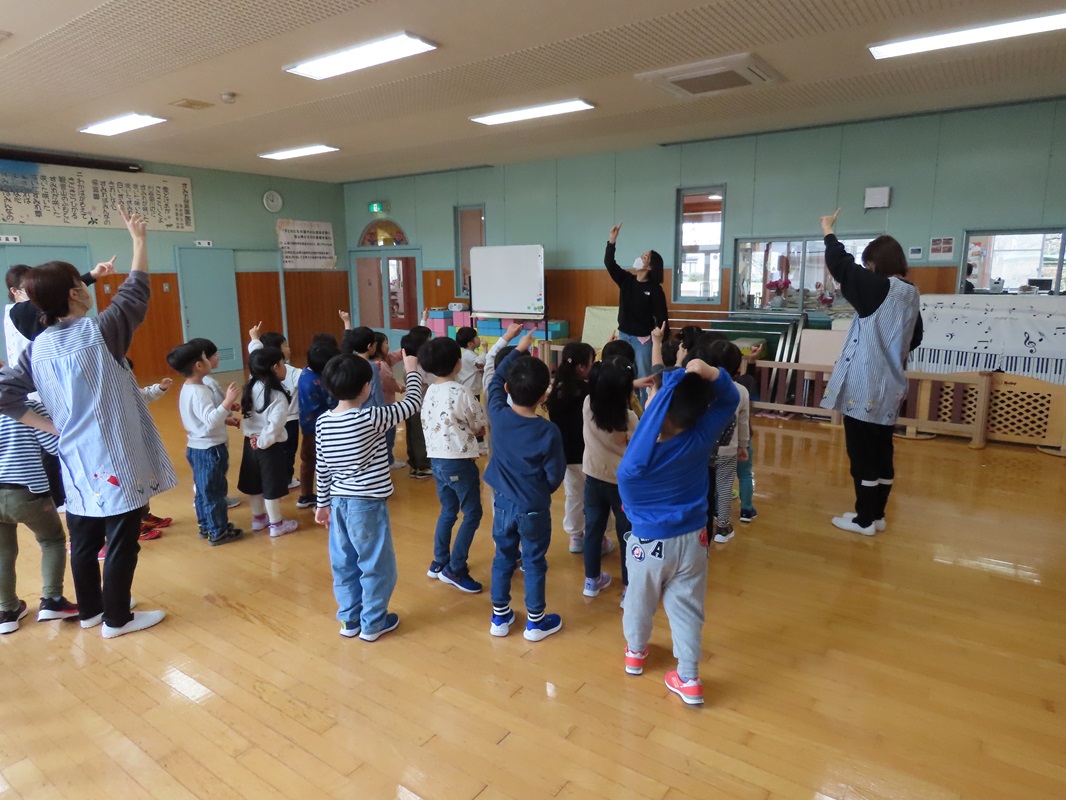 4月14日（月） 年長組 はじめてのSmile a lot