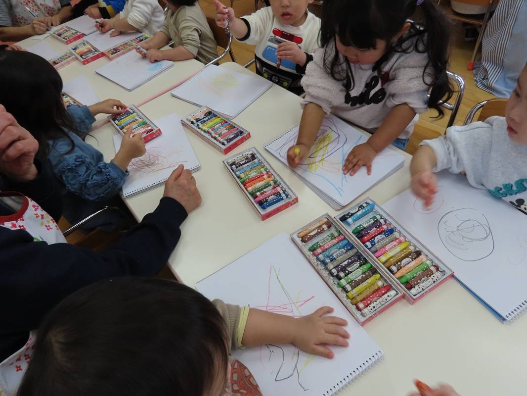 お絵描き・シールあそび