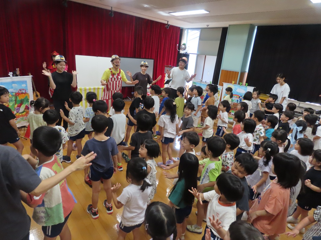 みんなで踊ろう「ペンギンのプール体操」